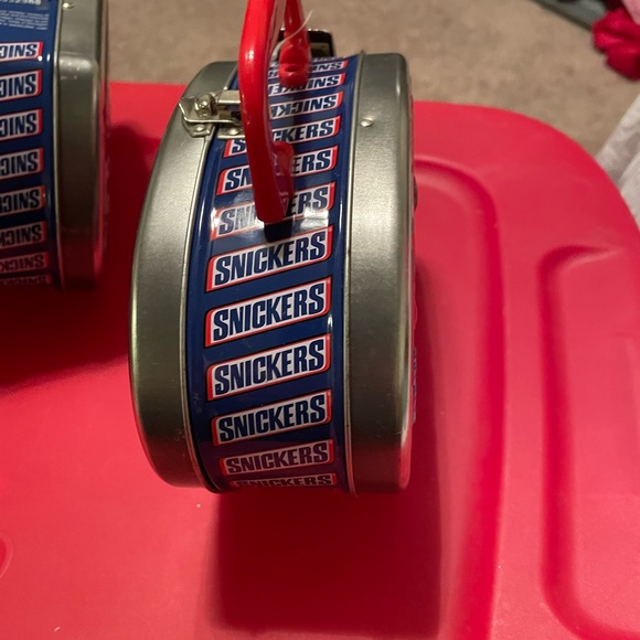 NWT Collectible 2003 Snickers Candy Advertising Tin with handle & clasp to close - Picture 6 of 9
